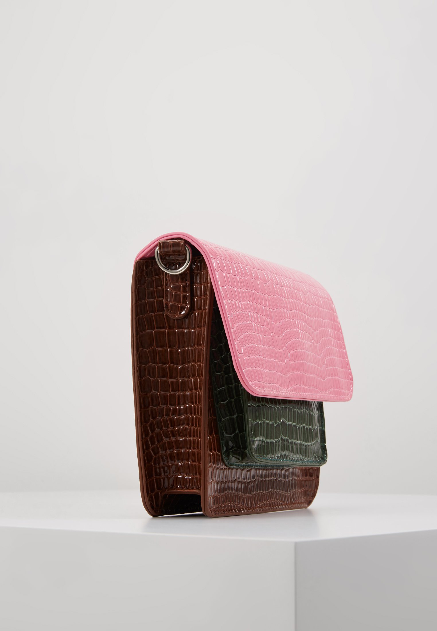 HVISK CAYMAN POCKET Skulderveske pink Zalando.no HVISK CAYMAN POCKET Skulderveske pink Zalando.no