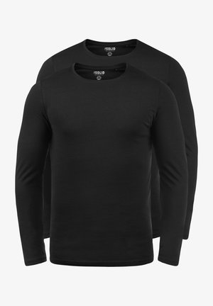 Camisetas negras de manga larga hechas de un tejido suave, con un escote redondo y un diseño ajustado. Dos camisetas apiladas de frente hacia atrás.