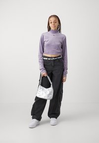 adidas Originals FASHION CROP - Pitkähihainen paita - shadow violet
