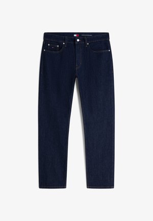 Jeans slim dritti di colore blu scuro con cinque tasche e chiusura con bottone, caratterizzati da cuciture sottili arancioni e un piccolo logo a bandiera sulla tasca anteriore.