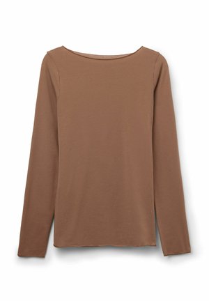 Langsleeve top in een effen bruine kleur, gemaakt van een zachte, gladde stof. Heeft een brede bootnek en een rechte snit met minimale stiksels.