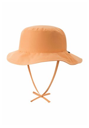 Jasno pomarańczowy kapelusz typu bucket z szerokim rondem i regulowanym paskiem pod brodą, zawiązanym na kokardę, zaprojektowany do ochrony przed słońcem.
