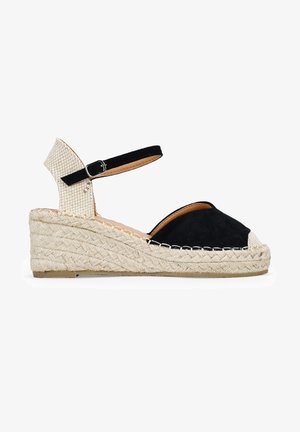 Esparraguera de ante negra con suela de yute, punta abierta, tira ajustable en el tobillo y acento de tacón de color claro y texturizado.