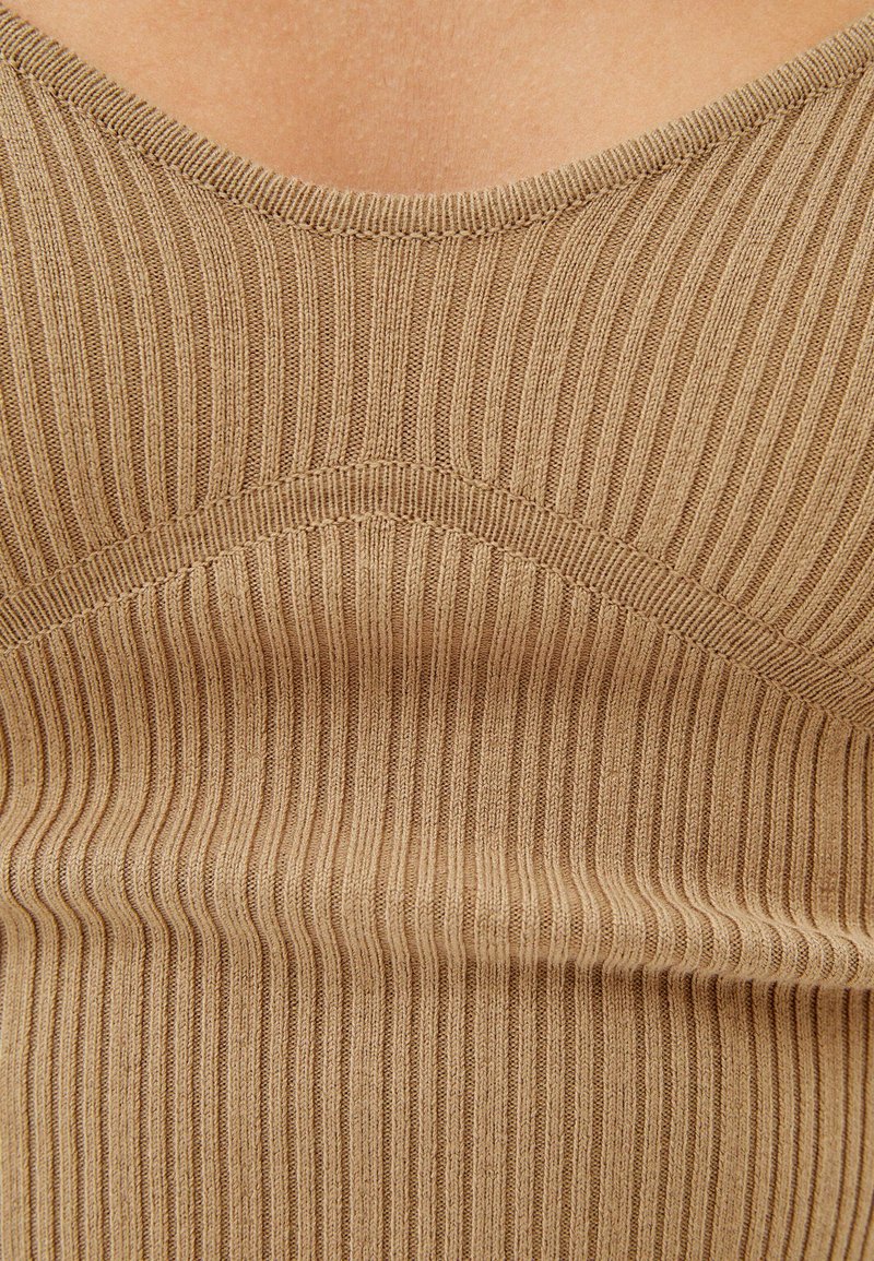 Damen T-Shirts | Bershka STRAPPY Top brown/braun - BN68030 Damen T-Shirts | Bershka STRAPPY Top brown/braun - BN68030