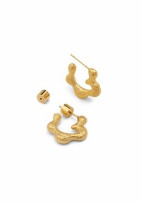 Goldene Ohrringe mit einem strukturierten, abstrakten Design und einer einzigartigen Form. Sie verfügen über einen glatten, zylindrischen Stiftverschluss in polierter Ausführung.