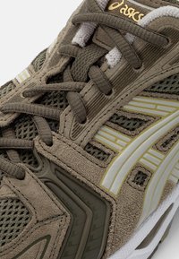 ASICS SportStyle GEL-KAYANO 14 UNISEX - Sapatilhas - mantle green/oyster grey