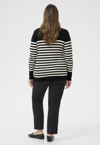 Kaffe Curve LIZZY STRIPE - Vesta na kopčanje - black/turtledove half stripe