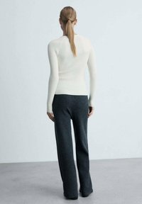 Mango Svetrík - off-white