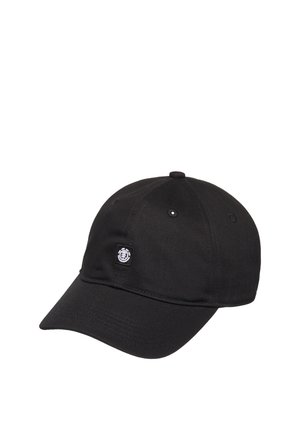 Zwarte honkbalpet met zes panelen, gebogen klep en een klein wit logoplaatje op het voorste middenpaneel.