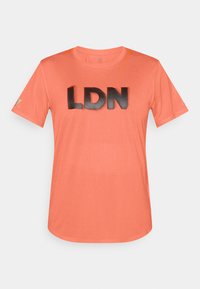 LONDON MARATHON ATHLETICS - Sports T-shirt - urgent red