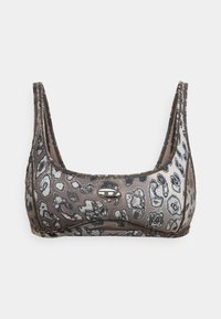 Μπράουν και γκρίζο μπικίνι τοπ με σχέδιο λεοπάρ, τετράγωνη λαιμόκοψη, παχιές τιράντες και μια μικρή μεταλλική λεπτομέρεια λογότυπου στο μπροστινό μέρος.