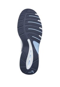 Talpa unei încălțări atletice negre și albastru deschis, cu modele de aderență texturate și un mic logo aproape de călcâi.