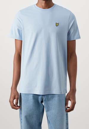 Himmelblaues Kurzarm-T-Shirt aus weicher Baumwolle, mit einem kleinen gelben Schmetterlingslogo auf der Brust. Reguläre Passform, runder Ausschnitt.