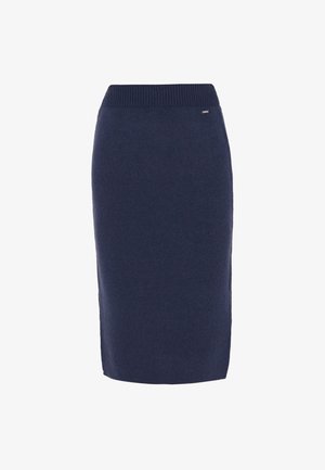 Kötött sötétkék ceruza szoknya ribbelt derékrésszel, sima textúrával és testhezálló fazonnal. Diszkrét fémdetail a deréknál.