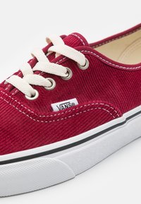 Vans AUTHENTIC UNISEX - Sneaker low - rumba red