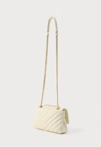 Valge tikandiga käekott kuldse kettpaelaga. Omadusteks on ristkülikukujuline kuju, pehme tekstuur ja tagasihoidlik diagonaalne muster esiküljel.