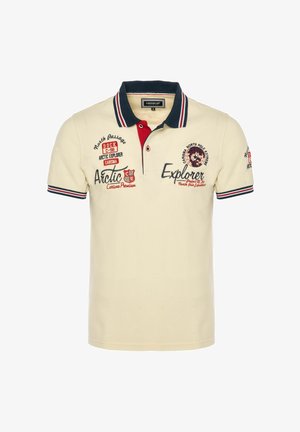 Polo beige con colletto blu navy e strisce rosso-bianco, con testo e toppe ricamate a tema Esploratore Artico e Polo Nord.