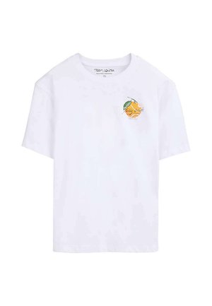 T-shirt blanc à manches courtes avec un petit motif de fruit orange et une feuille verte, ainsi que le texte "Teddy Smith" sur la poitrine, en haut à gauche.