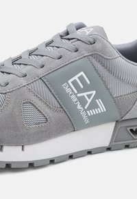 EA7 Emporio Armani UNISEX - Tenisice - griffin/white