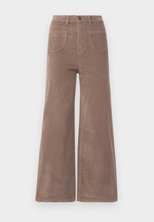 Brune kordfløjs bredbenede bukser med høj talje, der har en knaplukning, to baglommer og lodrette ribbede strukturer.