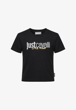 T-shirt nera a maniche corte con la scritta "Just Cavalli" in grandi lettere argento e "Little Rogue" in lettere gialle più piccole sotto il testo sul petto.