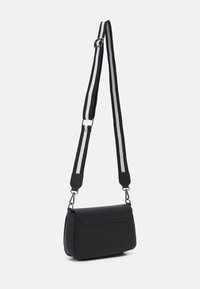 Even&Odd Axelremsväska - black