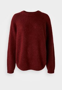 Punainen neulepaita, jossa on pyöreä pääntie, pitkät hihat ja pehmeä rakenne. Mallissa on rento istuvuus ja se laskeutuu hieman helmasta.