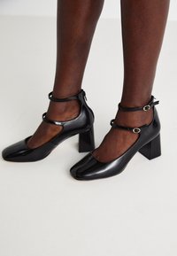 Sélectionné, black