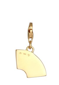 Charm en métal de couleur or avec une forme asymétrique distincte. Les gravures incluent "A9 925" et un logo. Présente une boucle d'attache sécurisée.