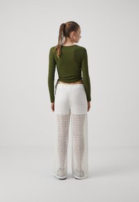 VILA VISARAH PANTS - Hlače - cloud dancer