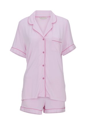 Jasnoróżowa, krótka koszula do piżamy z krótkim rękawem i dopasowanymi szortami, z ciemnoróżowym obszyciem i kieszonką na piersi po lewej stronie.
