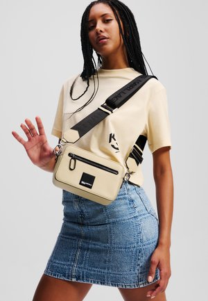 BOX LOGO SOFT CAMERA - Cross body bag - pebble