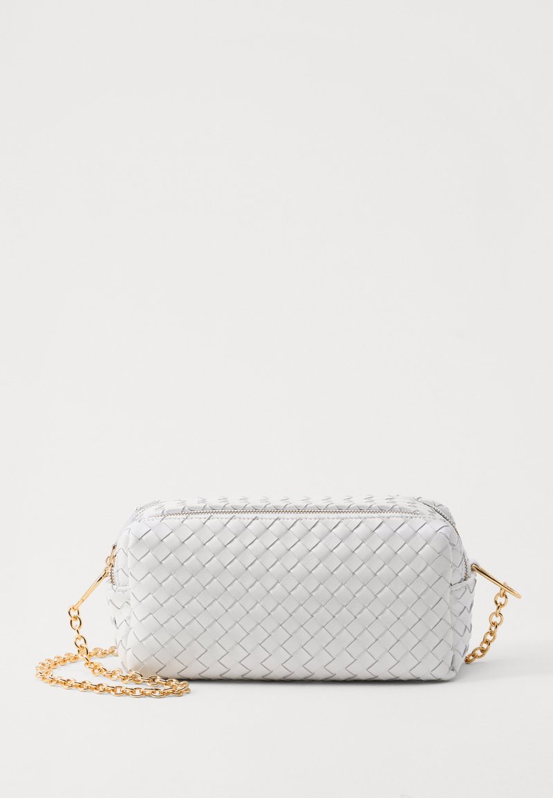 Elleme TROUSSE CHAIN - Soma ar siksnu pāri ķermenim - white