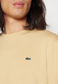 Lacoste Pamata T-krekls - croissant