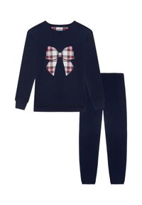 Marineblå fleece pyjamasæt med langærmet top med et plaid-sløjfedesign og matchende bukser med elastisk talje. Blød tekstur hele vejen igennem.