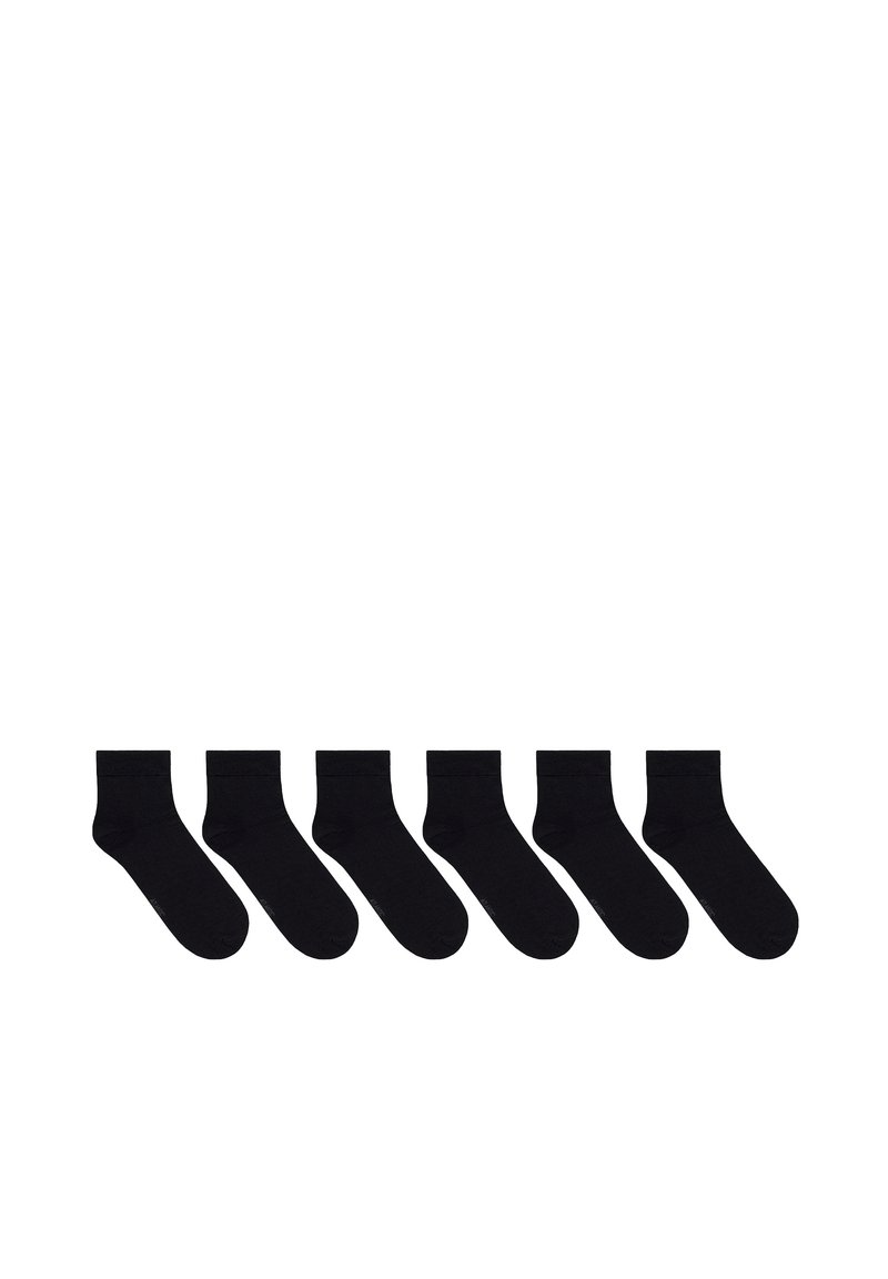 Zestaw sześciu czarnych skarpetek wykonanych z gładkiego, elastycznego materiału; długość do kostki z żebrowanym mankietem i minimalnymi detalami z logo.