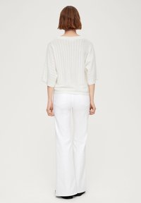 s.Oliver MIT LOCHMUSTER - Strickpullover - ecru