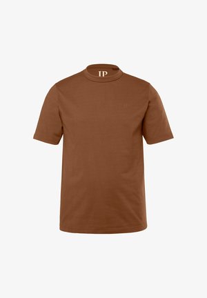 Braunes T-Shirt mit kurzen Ärmeln aus weichem Baumwollstoff, mit hohem Halsausschnitt und dezentem Logo, das in der Nähe des Kragens gedruckt ist. Glatte Textur, tailliertes Design.