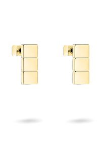 Ein Paar goldene Ohrringe mit quadratischen Gliedern, bestehend aus jeweils drei verbundenen Blöcken, vor einem weißen Hintergrund gezeigt.