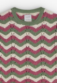 Strickpullover mit einem Zickzackmuster in Pink, Grün und Creme. Rundhalsausschnitt mit strukturierten, durchbrochenen Details.