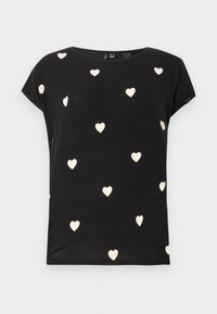 Μαύρο πουκάμισο με κοντά μανίκια και στρογγυλή λαιμόκοψη, διακοσμημένο με μικρές λευκές καρδιές, ομοιόμορφα κατανεμημένες σε όλο το ύφασμα.