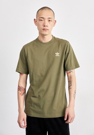adidas Originals TREFOIL ESSENTIALS - Triko s potiskem - olive strata