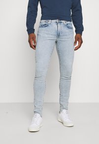 Levi's® SKINNY TAPER - Calças de ganga de corte skinny - light indigo - worn in