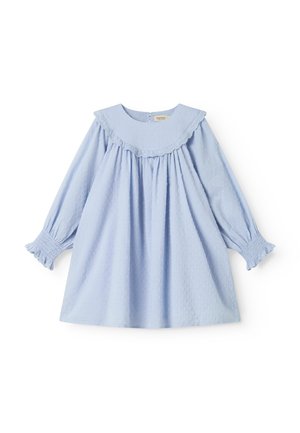 Világoskék, hosszú ujjú baba ruha texturált anyagból, fodros mandzsettákkal és széles, fodros gallérral, hátul gombolva.