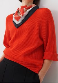 someday. Stickad tröja - red