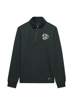 Mørkegrøn langærmet polotrøje med krave, knapstrop, hvidt logo på brystet og lille sort og gul lap nær kanten.