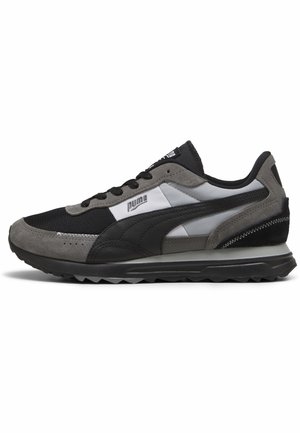 Sneakers - black