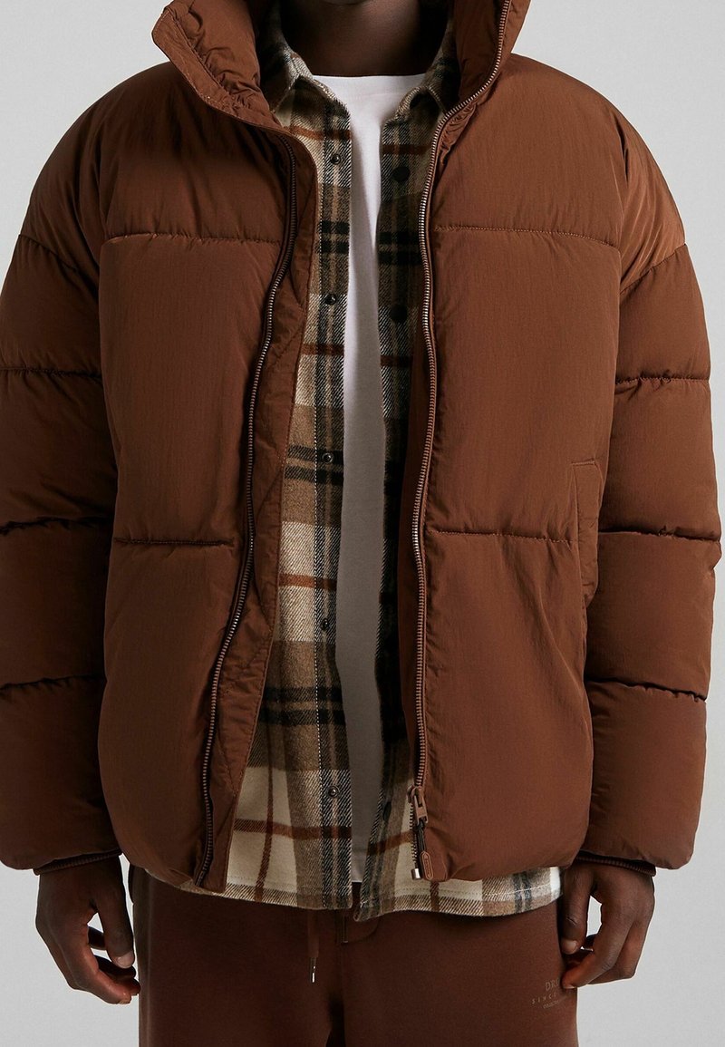 Bershka Gewatteerde jas - brown