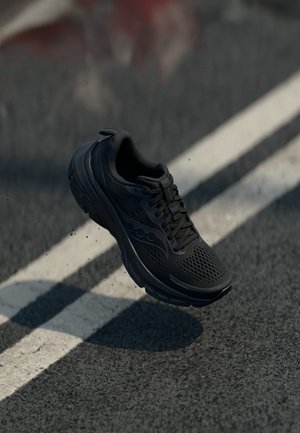 GUIDE 18 - Chaussures de running sur route - triple black