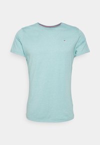 Světle modré bavlněné tričko s kulatým výstřihem, krátkými rukávy a barevným proužkem kolem límce. Malé logo na hrudi.